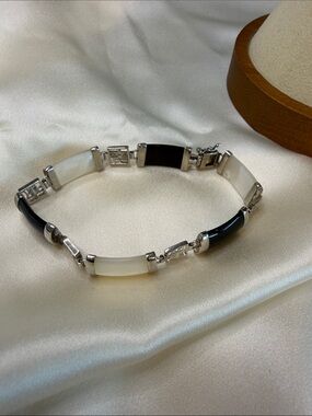 Stunning Black Onyx and Mother of Pearl Sterling Silver Link Bracelet 7.5